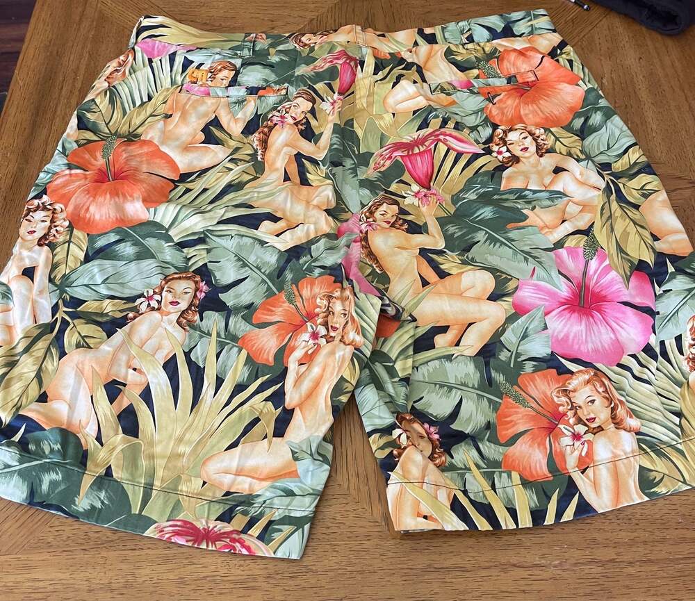 Loudmouth Golf Pinup Girl Island Girls Shorts Size 46 Summer